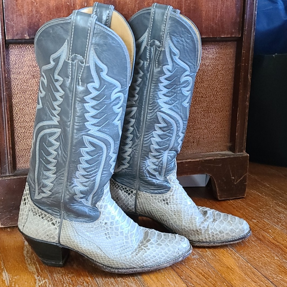 Grey Justins boots